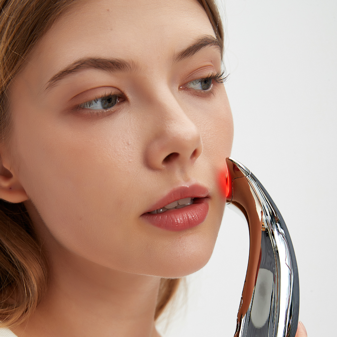 Dispositivo de lifting por RF con oro de 24 quilates — Escultor de rostro y cuello